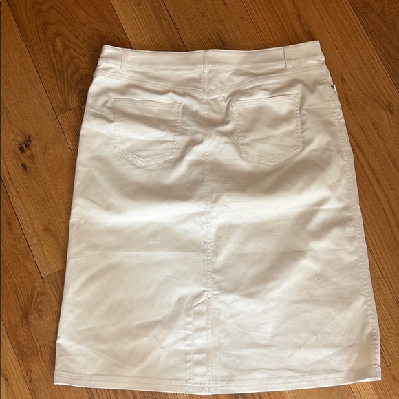 Elie Tahari Skirt. Size 14 - Picture 5 of 7